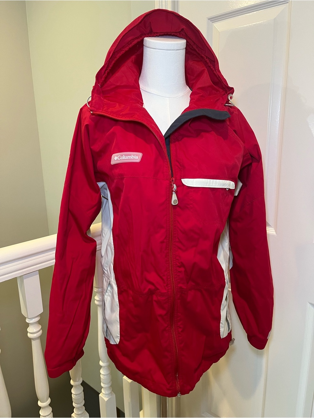 Columbia Red and White Hooded Women's Rain Jacket wind breaker vintage